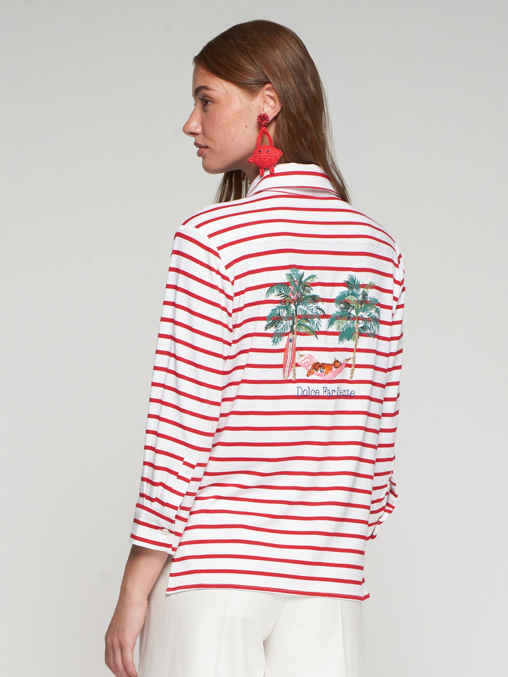 Nerea - Camisa con rayas rojas y bordado