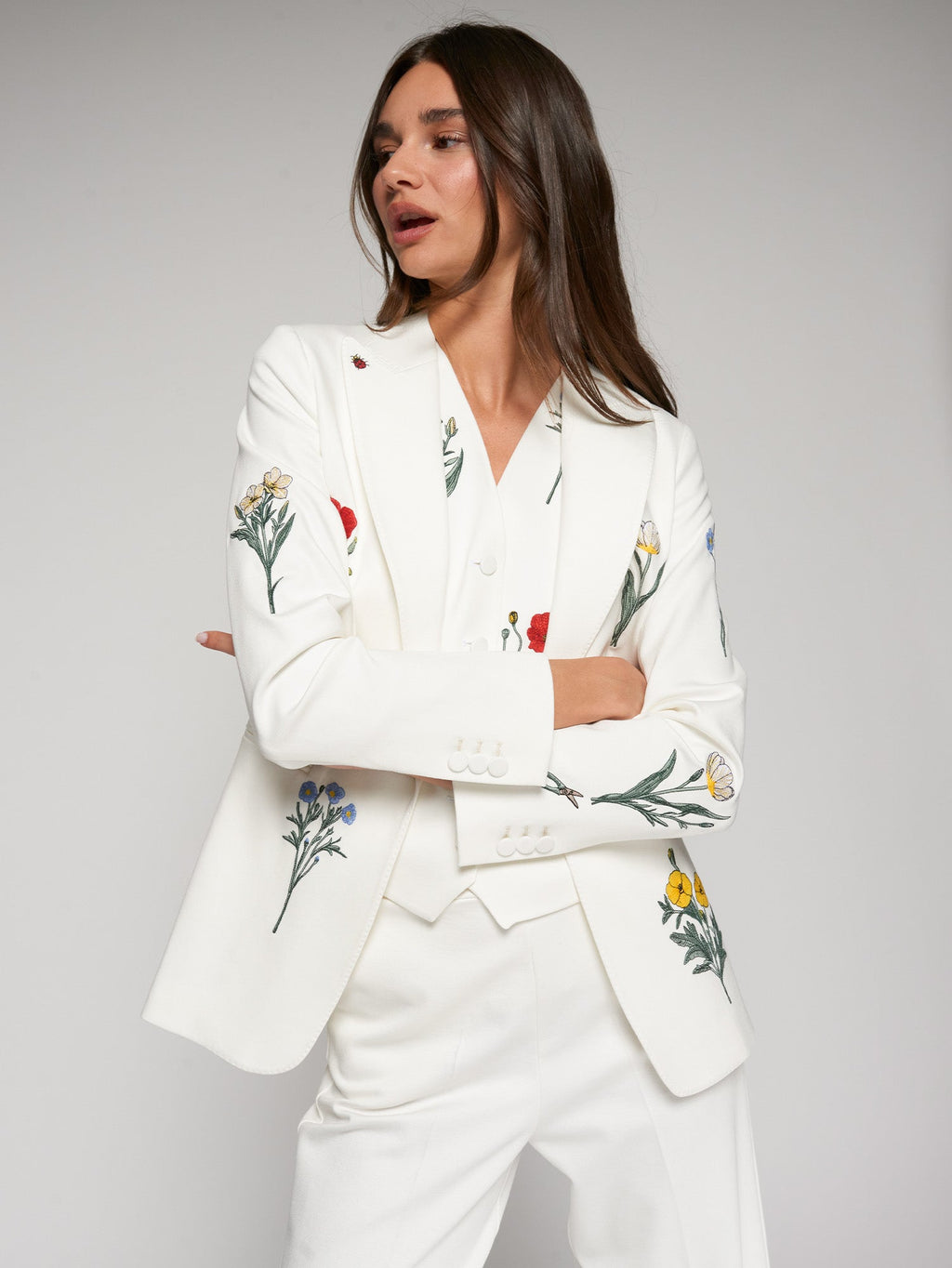 Bianca - Chaqueta Blanca con Bordado de Flores