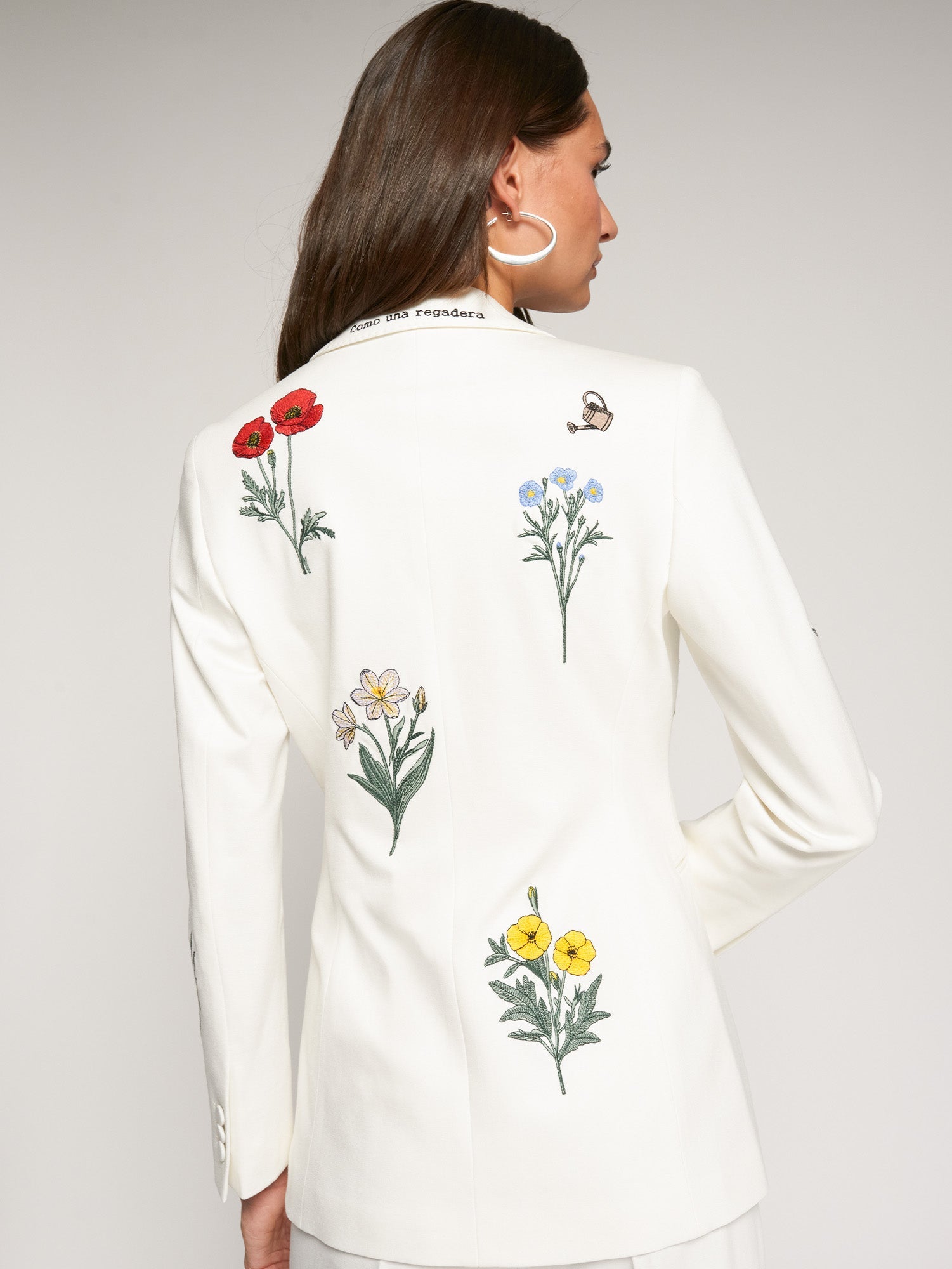 Bianca - Chaqueta Blanca con Bordado de Flores