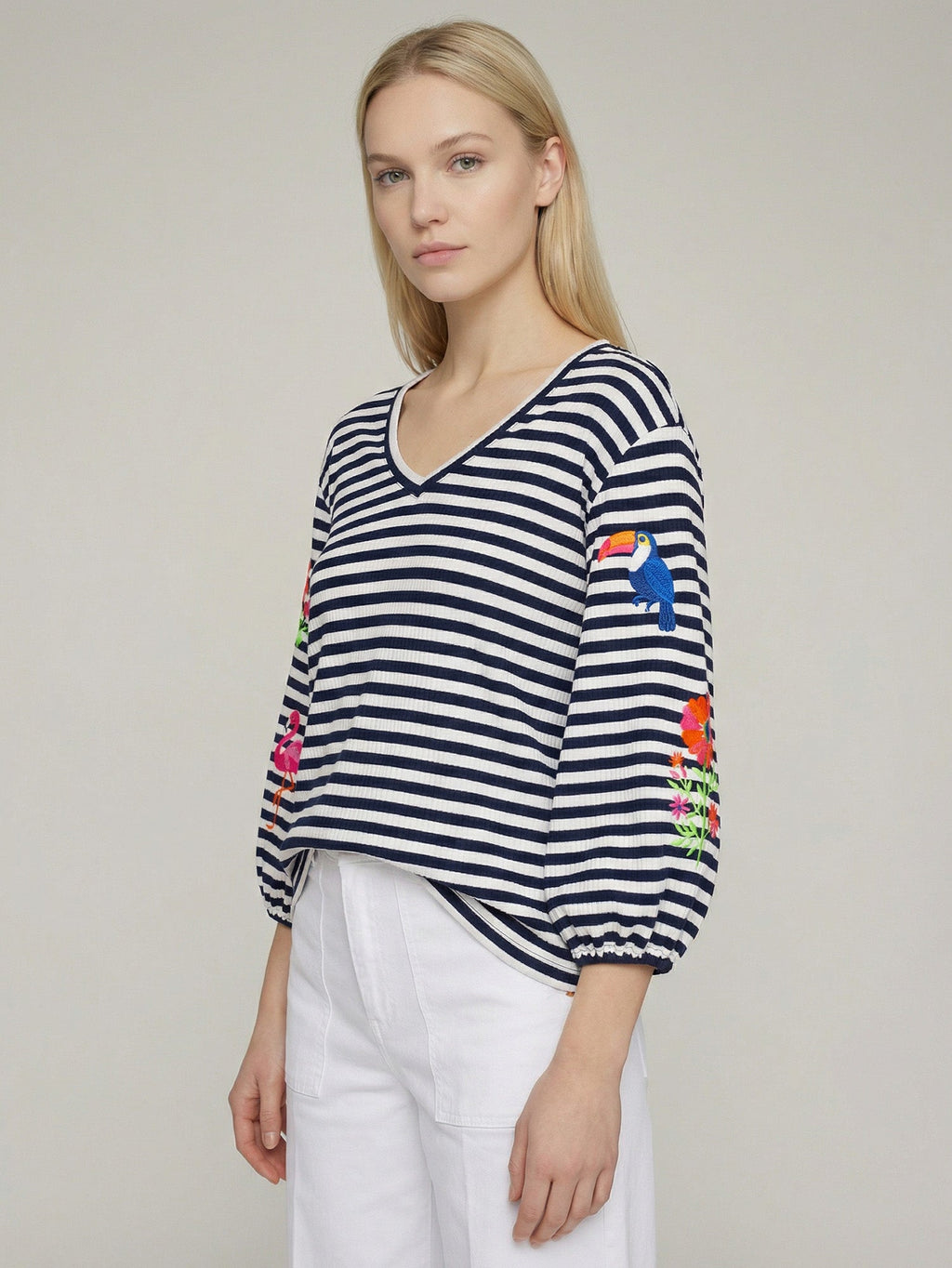 Claudia - Camiseta Marinero con Bordados Tropicales