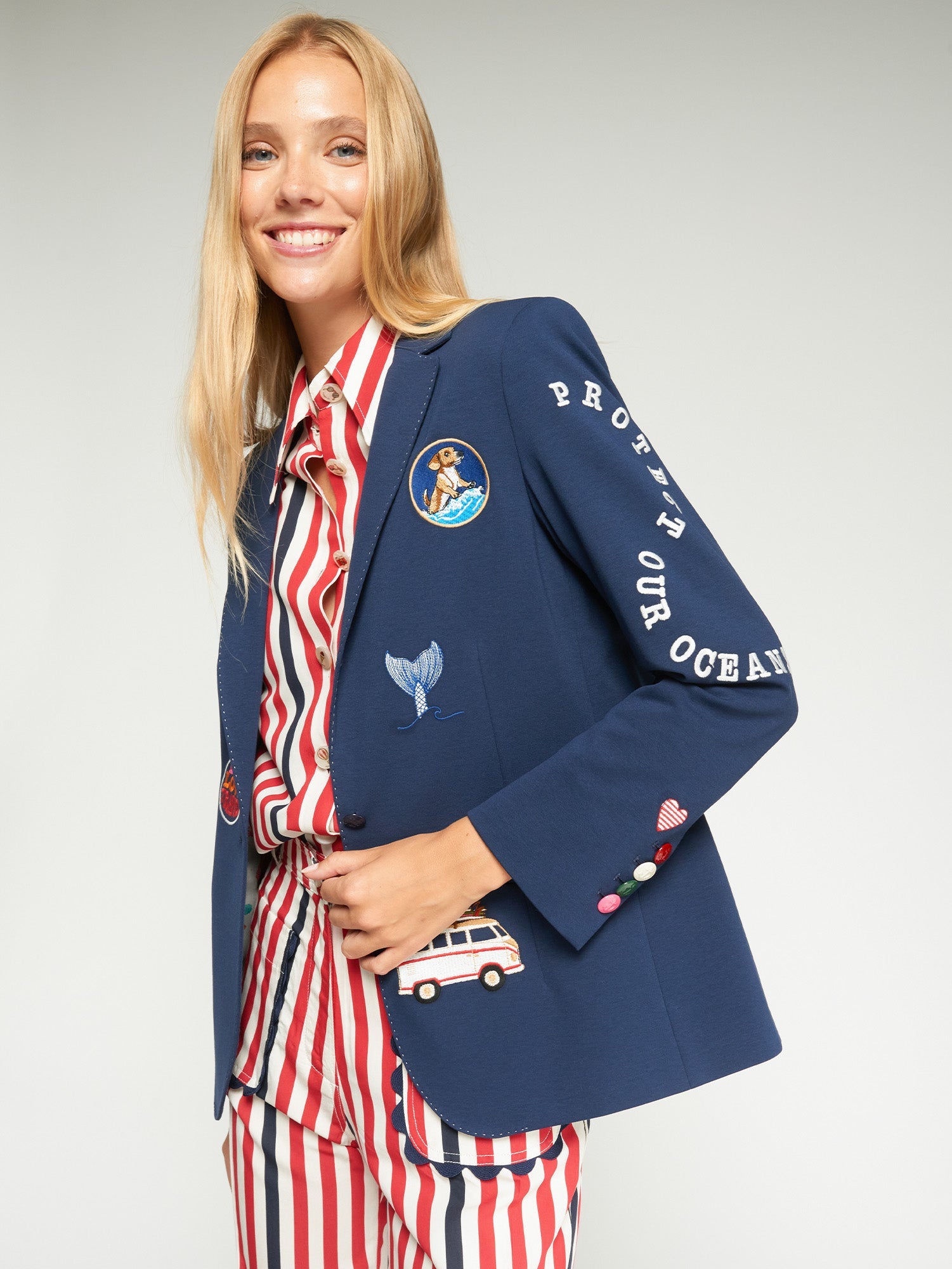 CHAQUETA AZUL MARINO BORDADO SURF