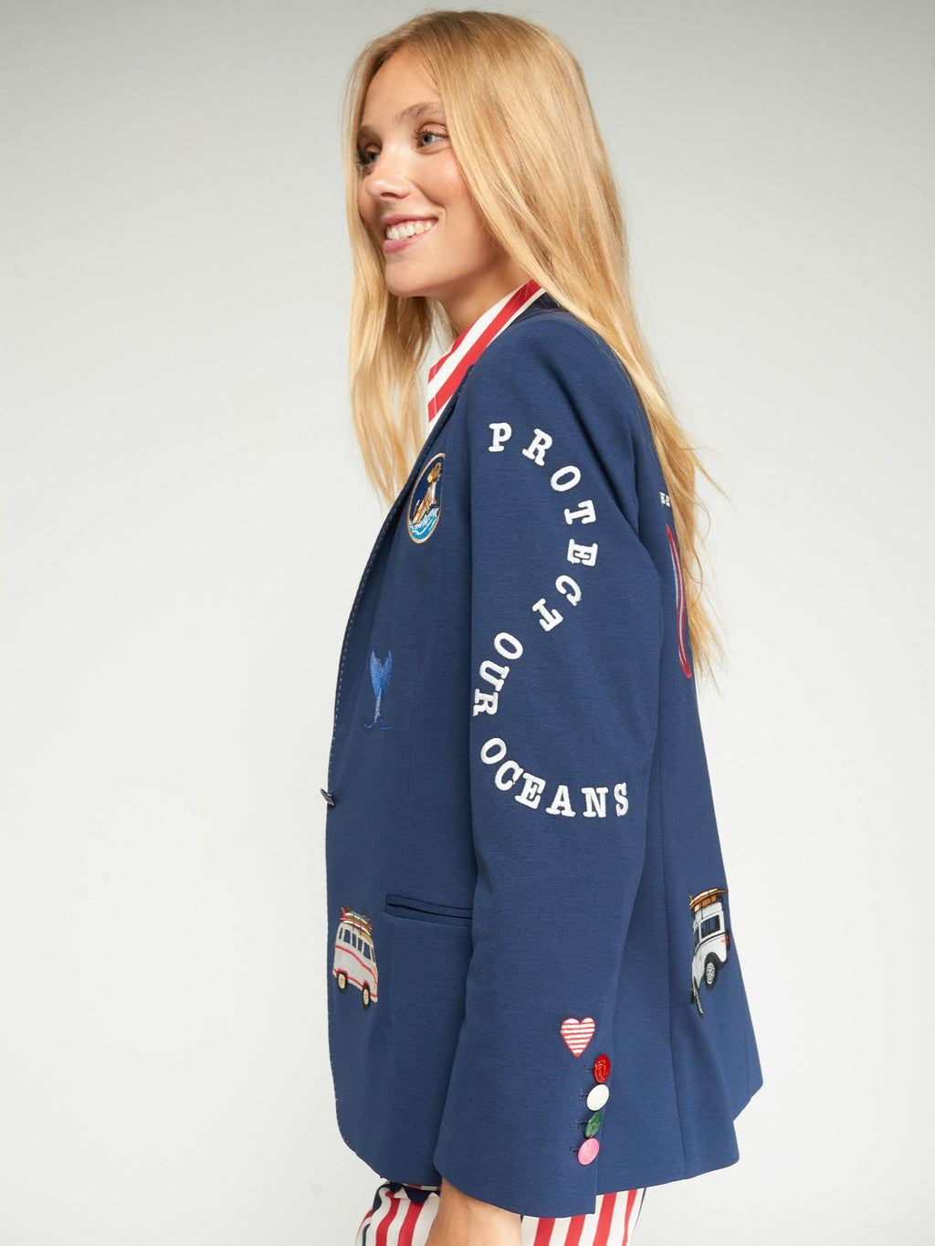 CHAQUETA AZUL MARINO BORDADO SURF