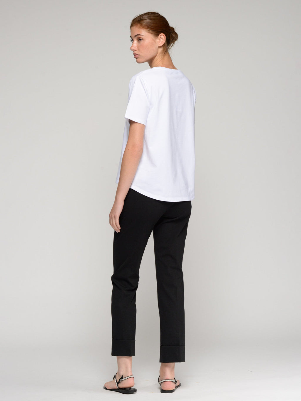 PANTALÓN NEGRO RECTO BAJO VUELTA