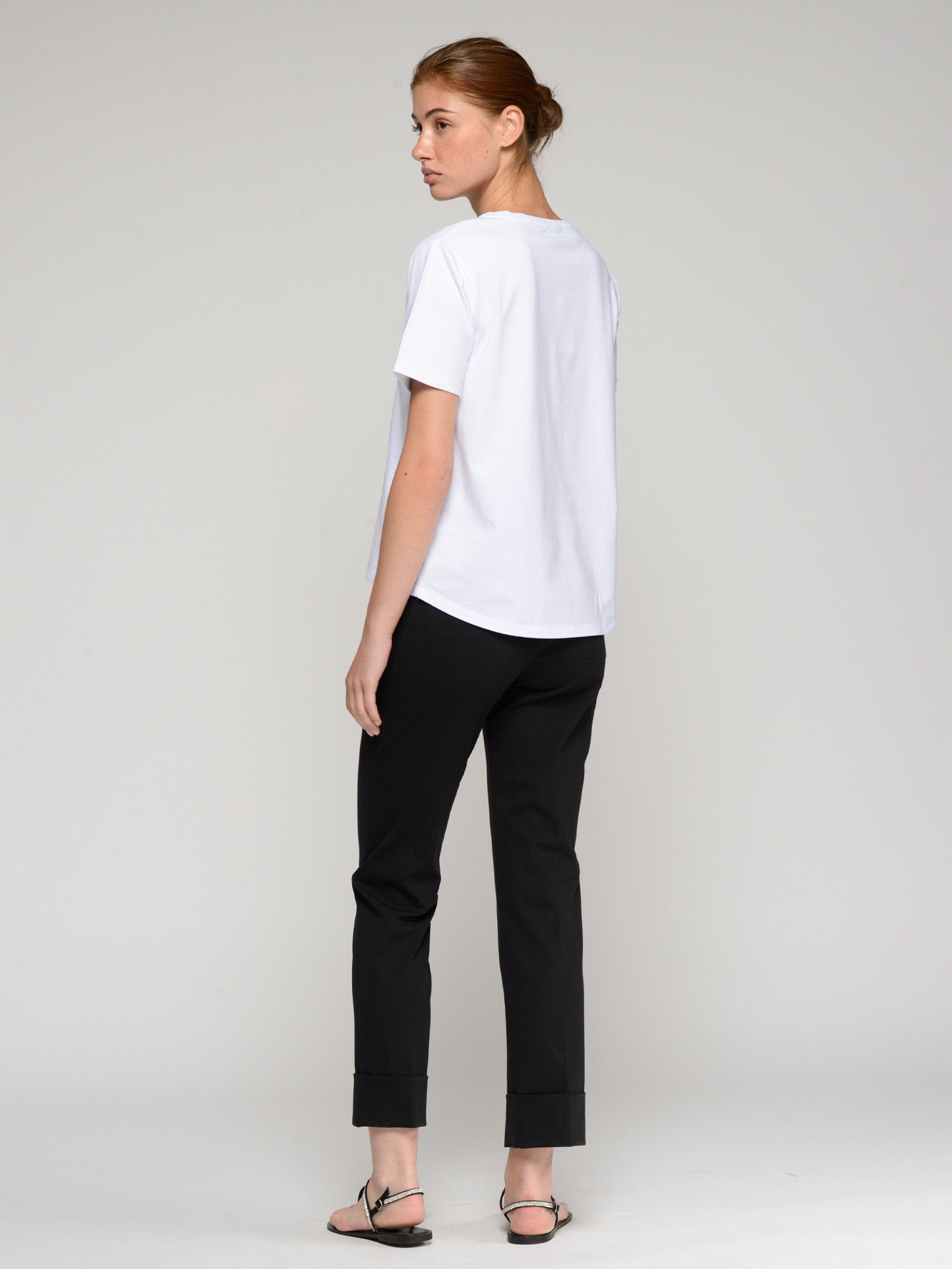 PANTALÓN NEGRO RECTO BAJO VUELTA