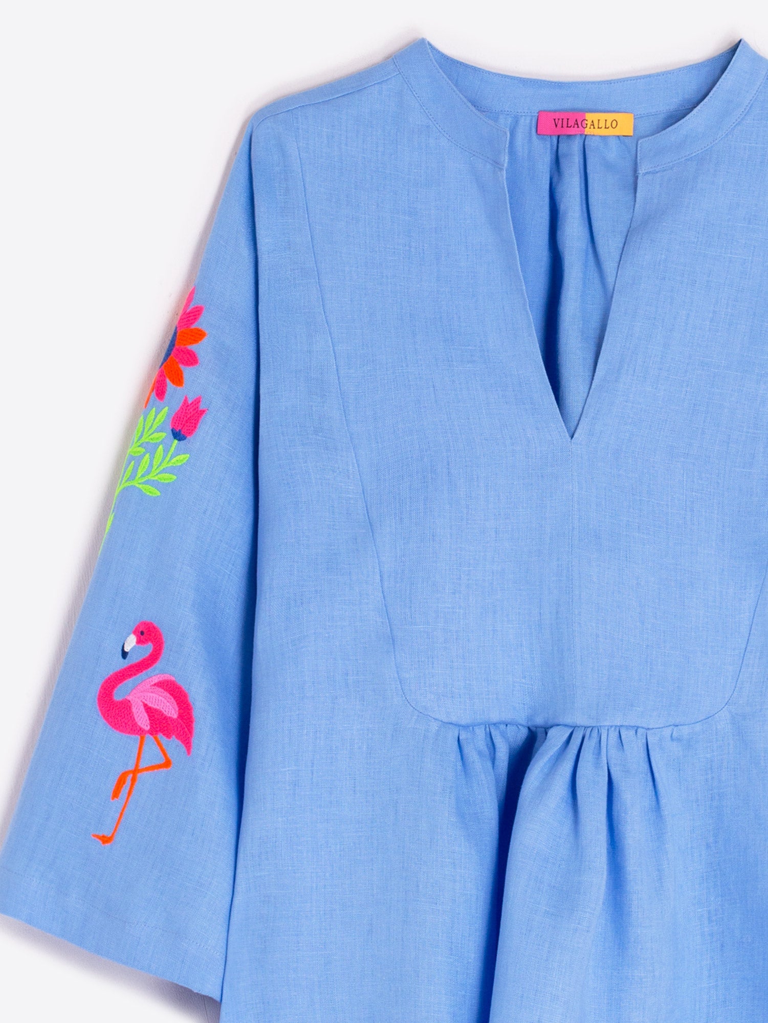 CAMISA AZUL BORDADO TROPICALES