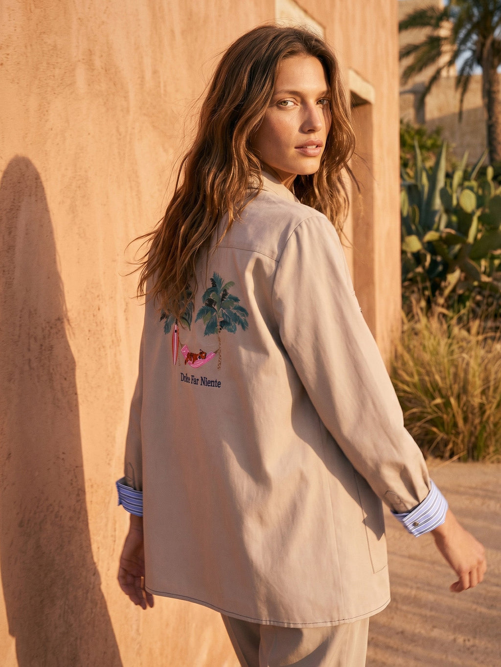Sandra - Chaqueta Beige con Botones de Colores