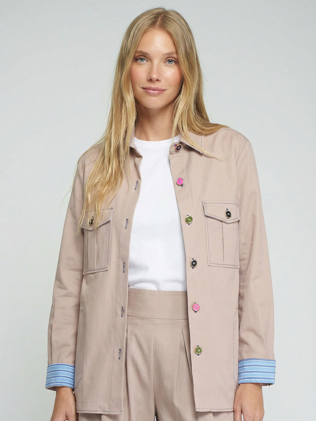 Sandra - Chaqueta Beige con Botones de Colores