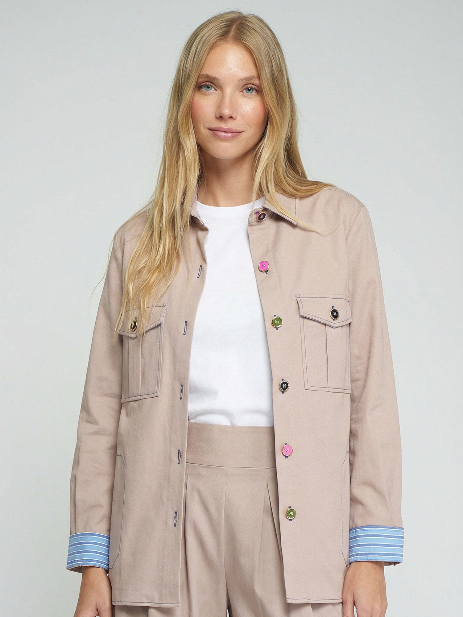 Sandra - Chaqueta Beige con Botones de Colores