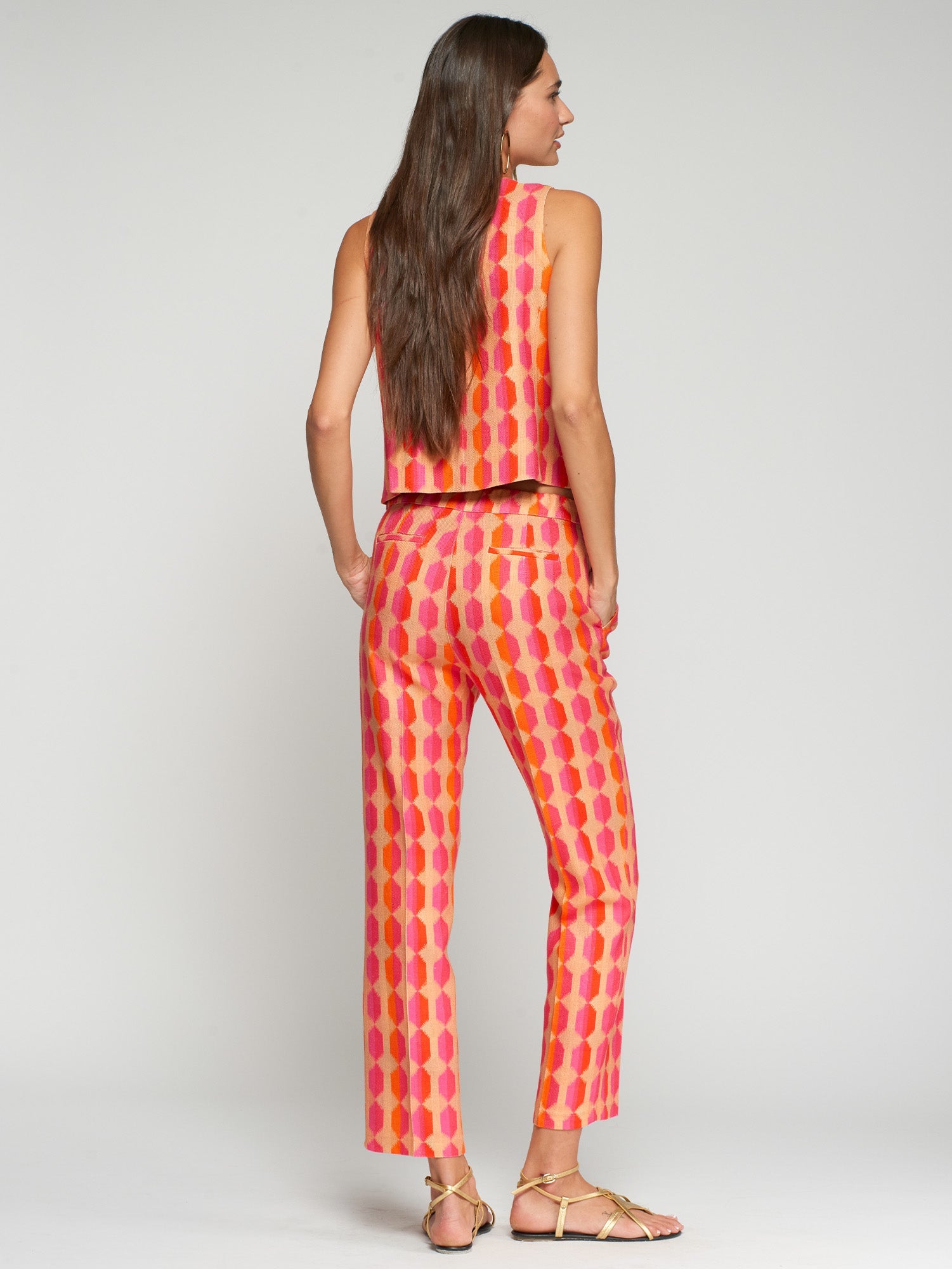 PANTALÓN RECTO ESTAMPADO GEOMÉTRICO ROSA Y NARANJA