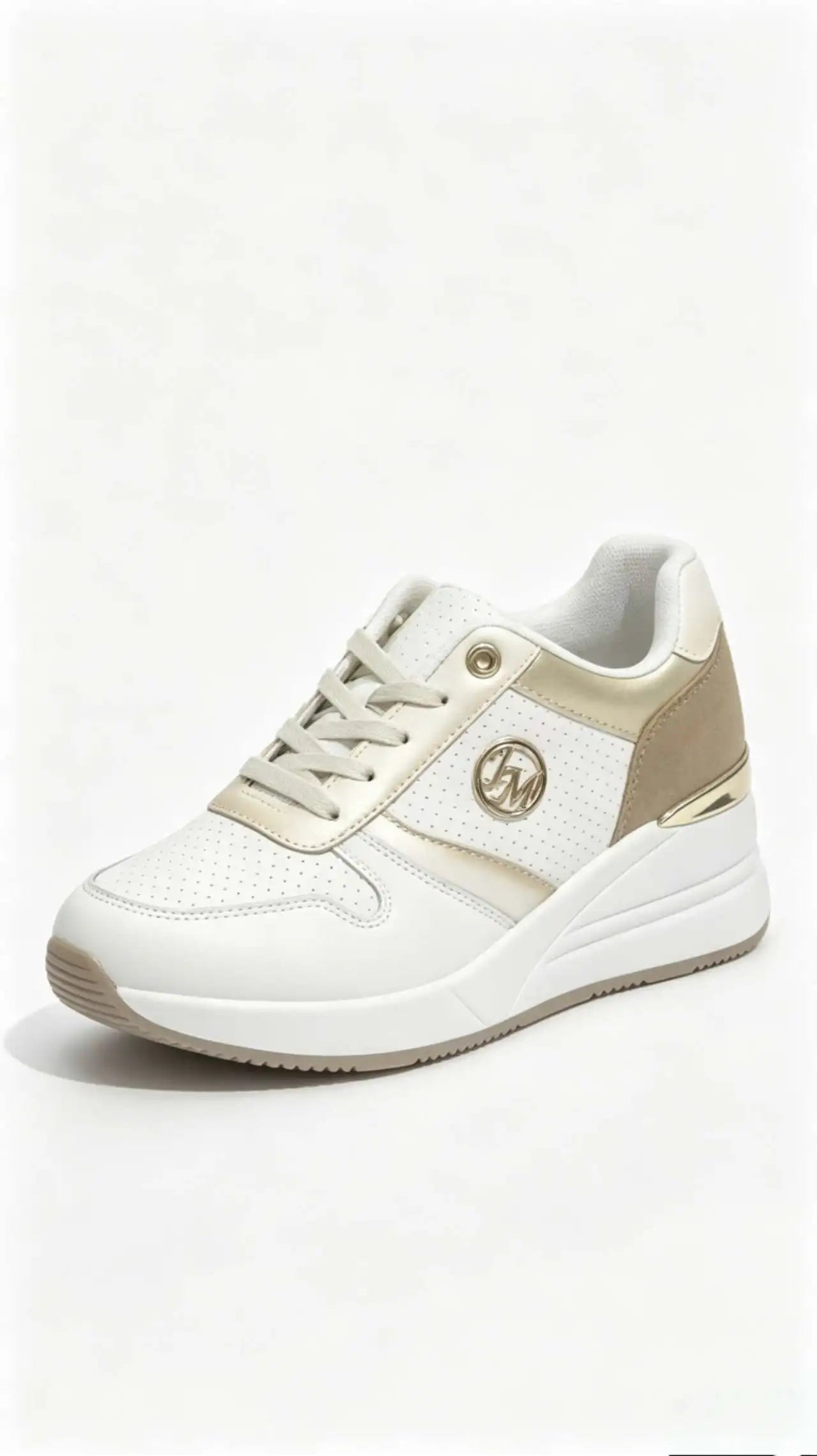 Zapatillas Blancas con Detalles Dorados