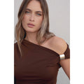 Blusa Asimétrica con Detalle Metálico