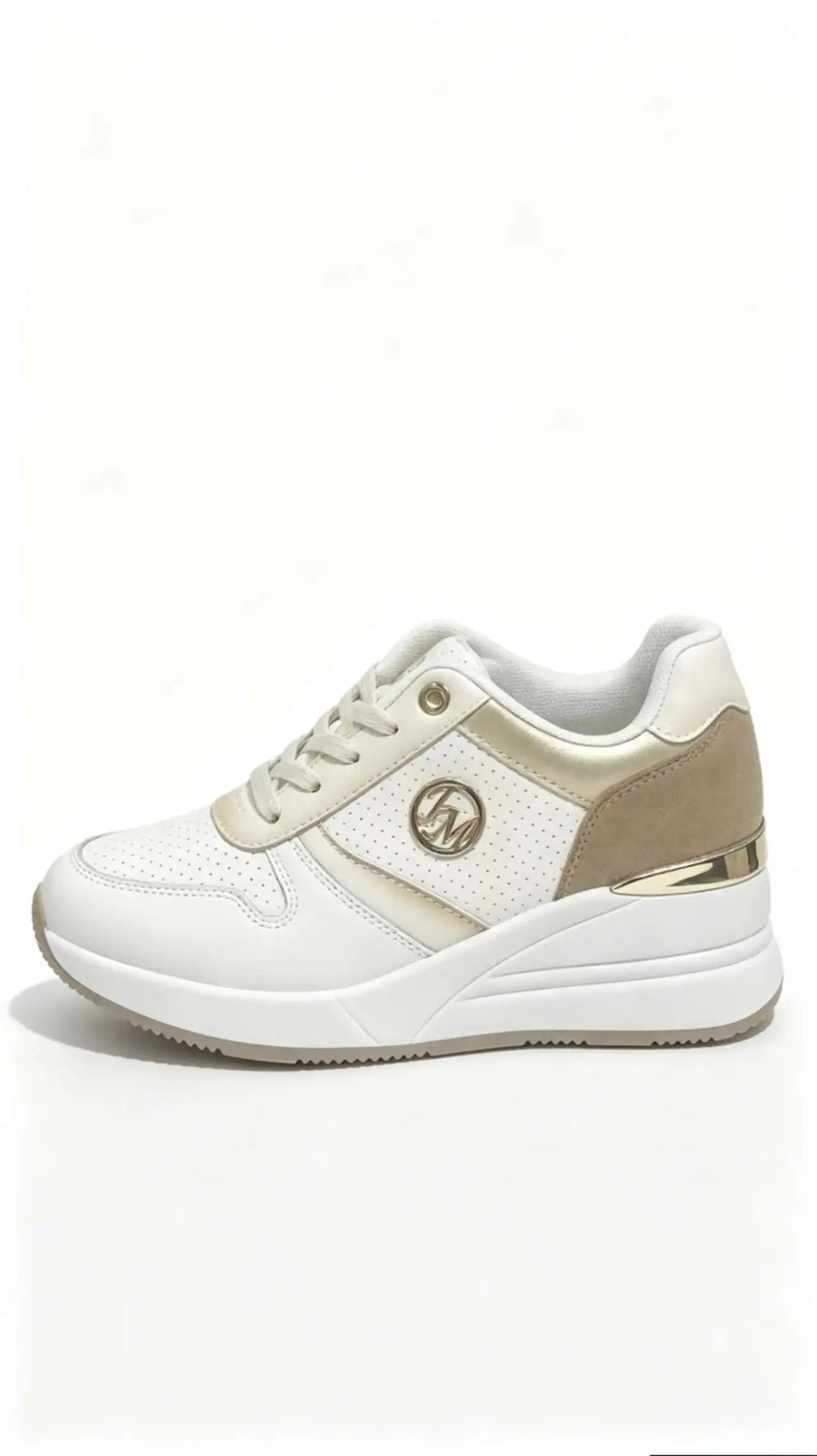 Zapatillas Blancas con Detalles Dorados