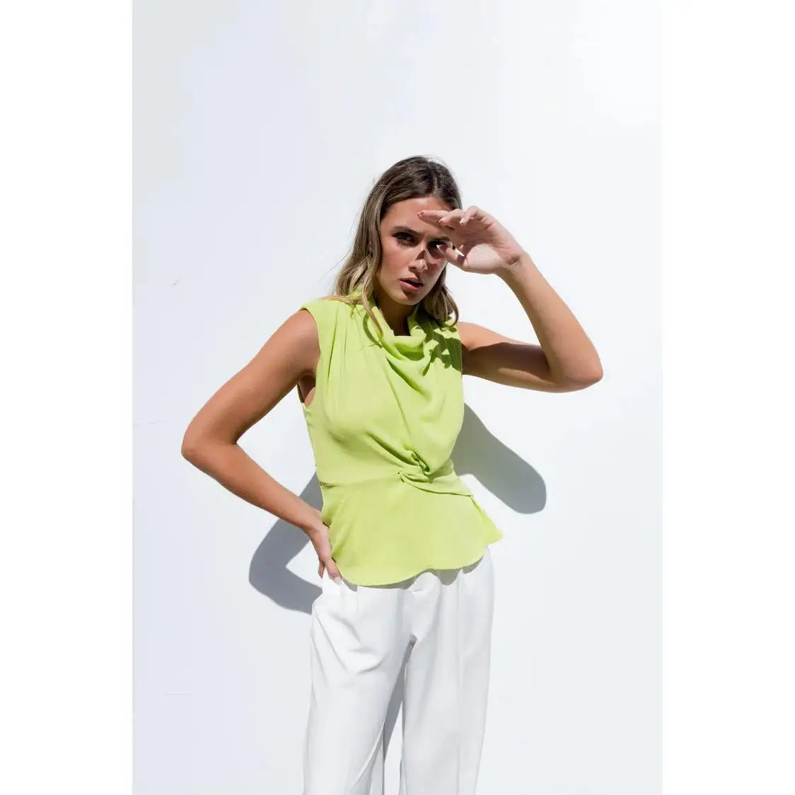 Blusa con Nudo Frontal