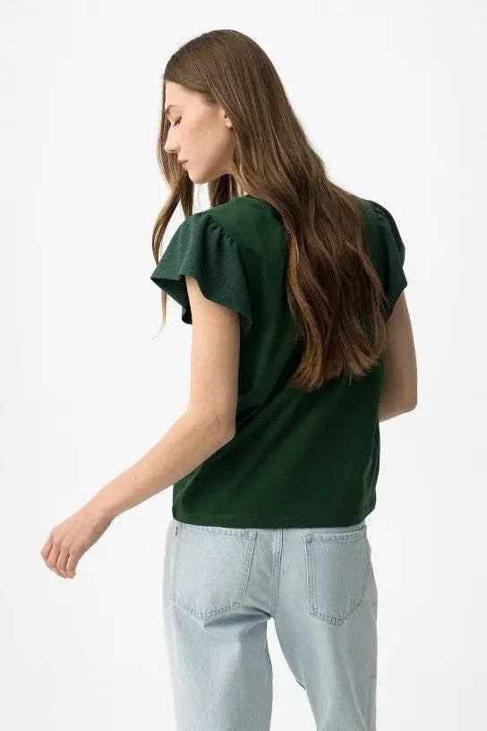 Camiseta Verde de Manga Corta con Escote en V