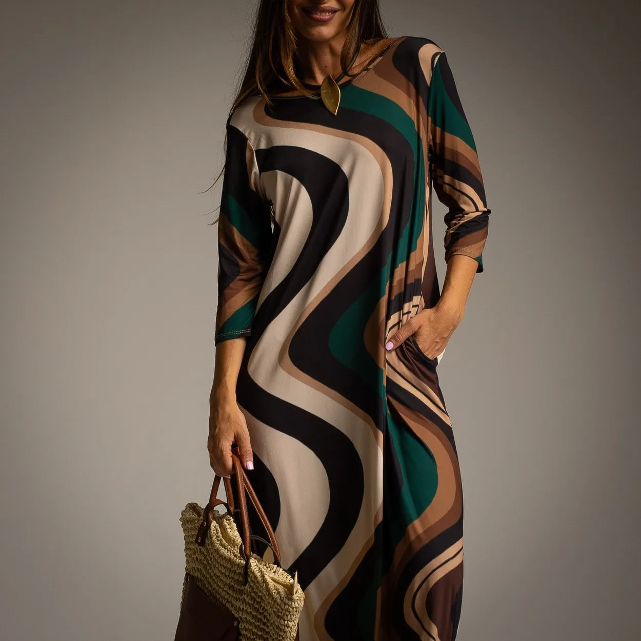 Vestido Verde Botella con Diseño de Ondas