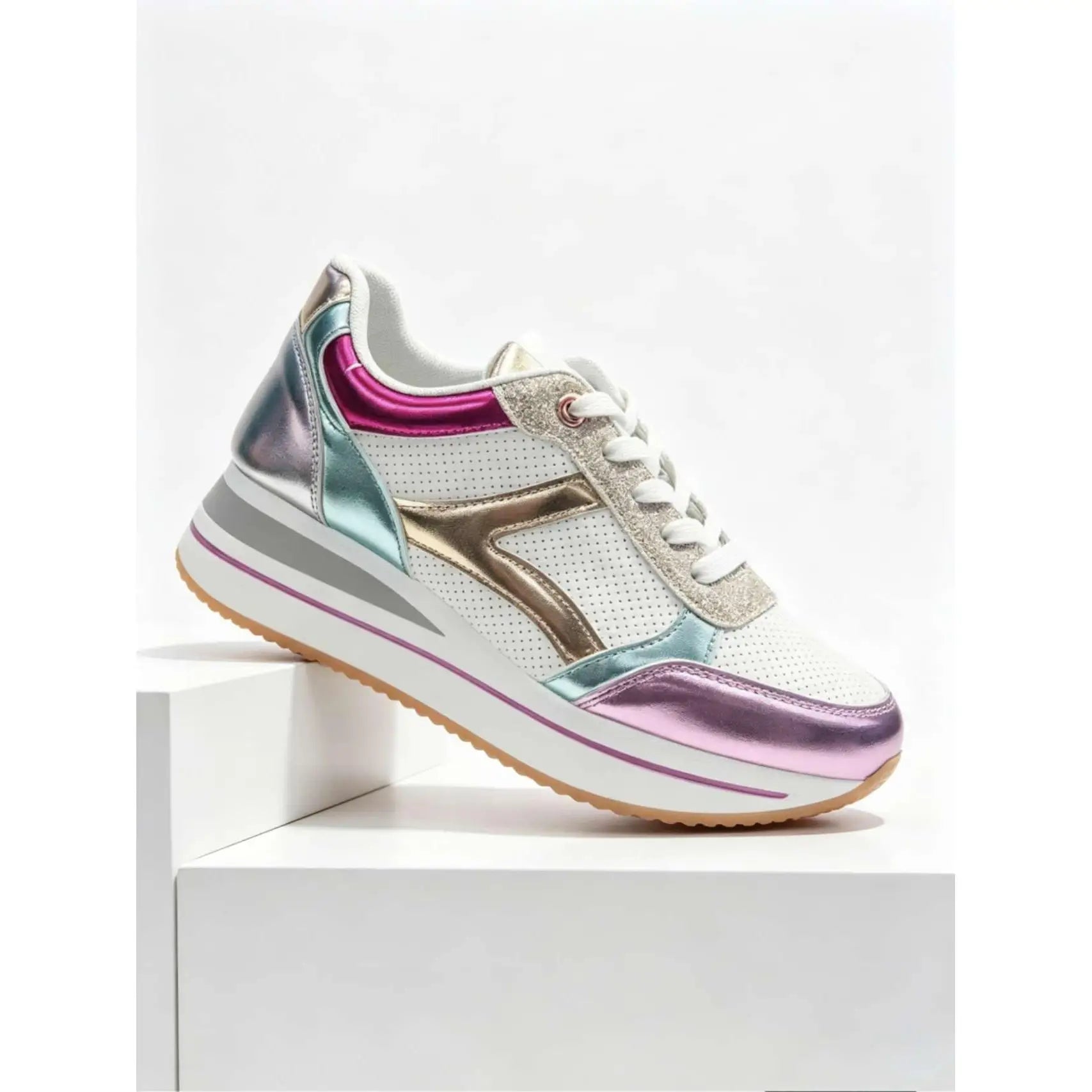 Zapatillas de plataforma nude con detalles brillantes