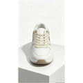 Zapatillas Blancas con Detalles Dorados