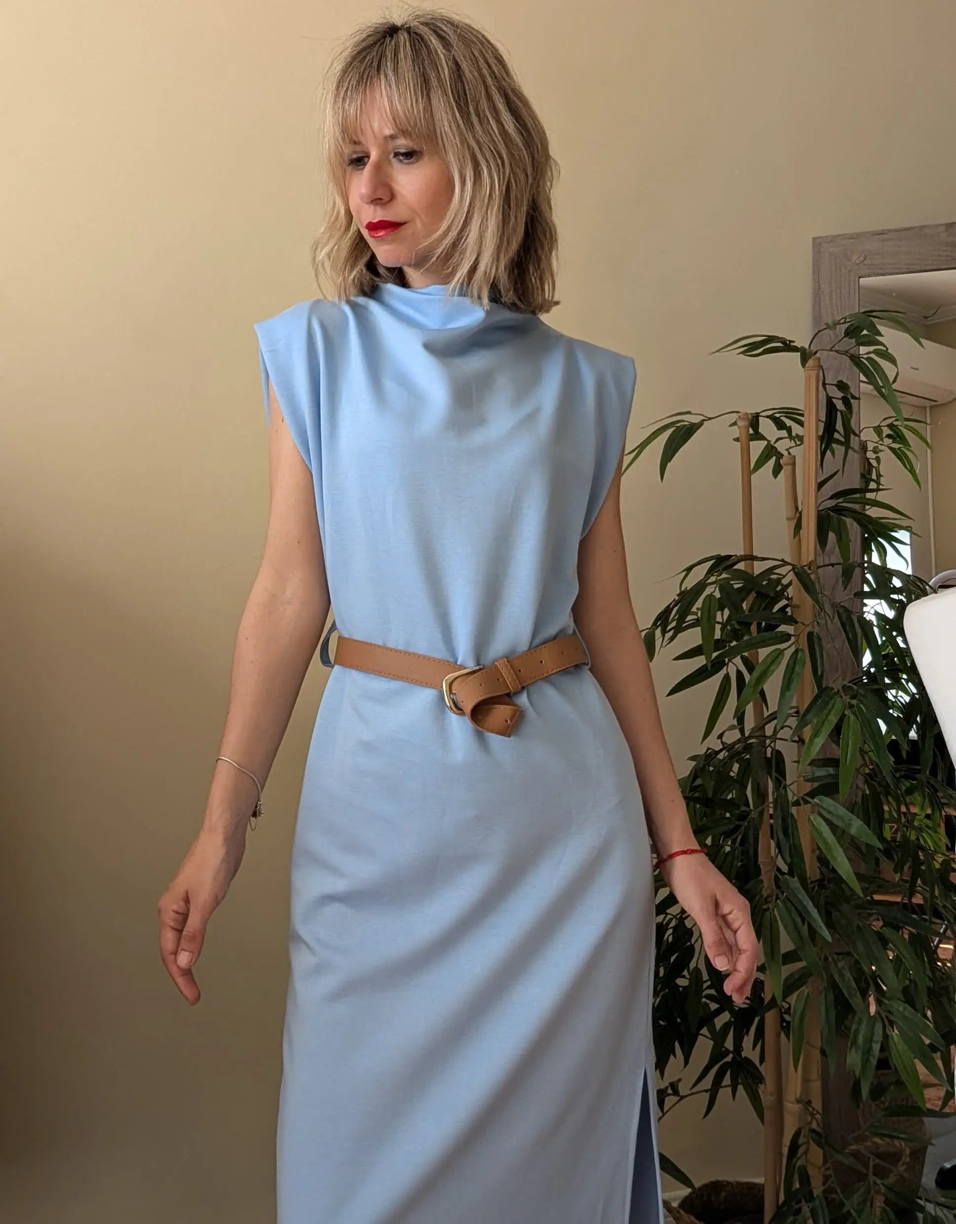 Elegante vestido largo azul celeste
