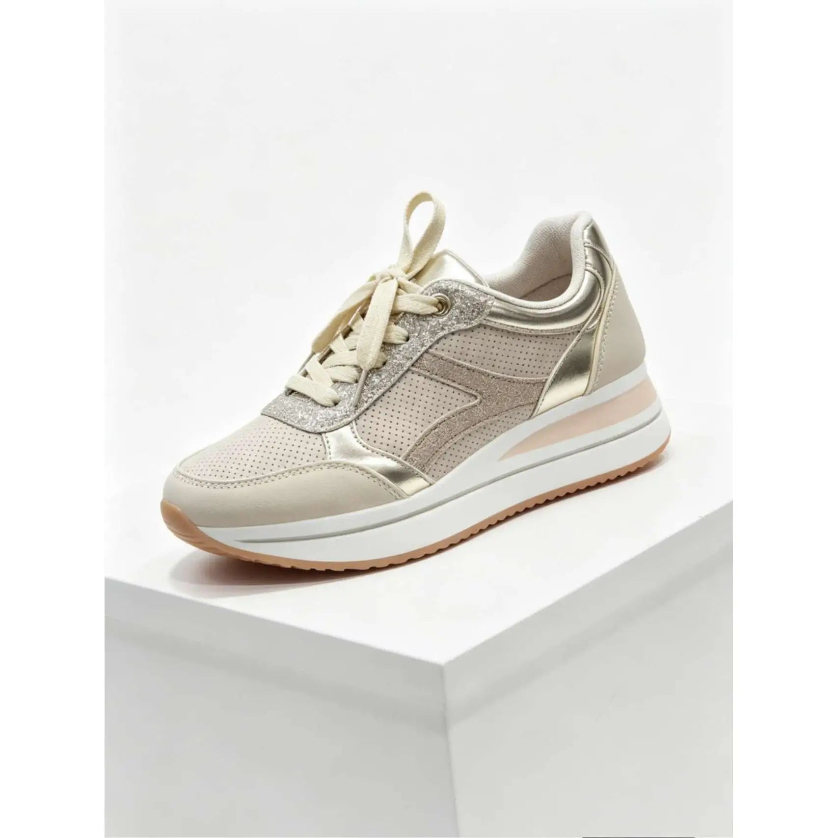 Zapatillas de plataforma nude con detalles brillantes