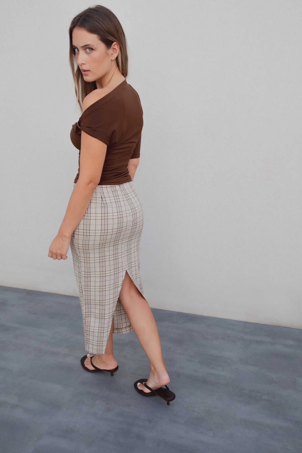 Blusa Asimétrica con Detalle Metálico